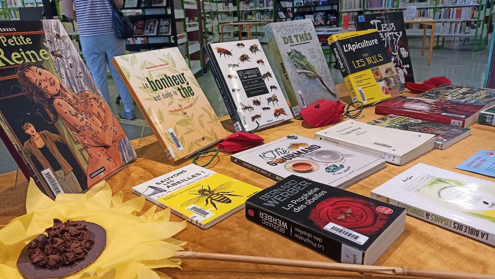 Table abeille et the min